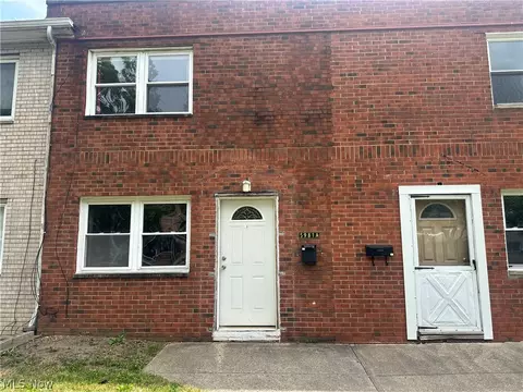 5981 Glenway Dr, Brook Park, OH 44142