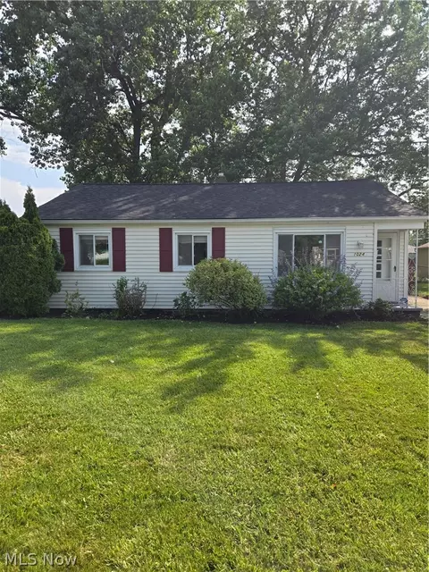 1024 Quentin Rd, Eastlake, OH 44095