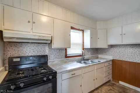 29800 Robert St, Wickliffe, OH 44092 photo 9