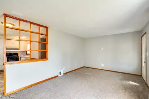 29800 Robert St, Wickliffe, OH 44092 photo 4