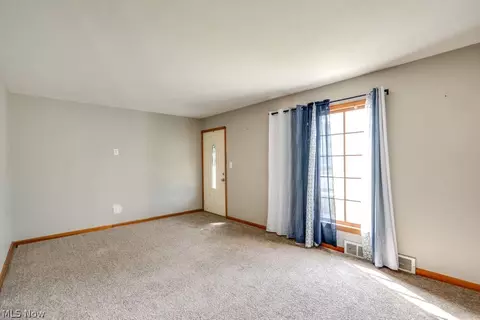 29800 Robert St, Wickliffe, OH 44092 photo 3