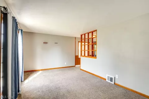 29800 Robert St, Wickliffe, OH 44092 photo 5
