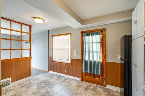 29800 Robert St, Wickliffe, OH 44092 photo 2