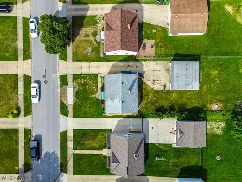 29800 Robert St, Wickliffe, OH 44092 photo 35