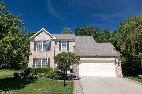 679 Jockeys Cir, Avon Lake, OH 44012