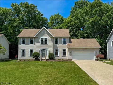2057 Burning Tree Ln, Youngstown, OH 44505