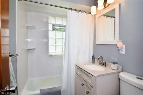 Bath - 711 E 256th St, Euclid, OH 44132 photo 1 of 3