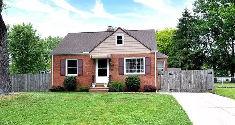 Exterior - 711 E 256th St, Euclid, OH 44132 photo 2 of 11