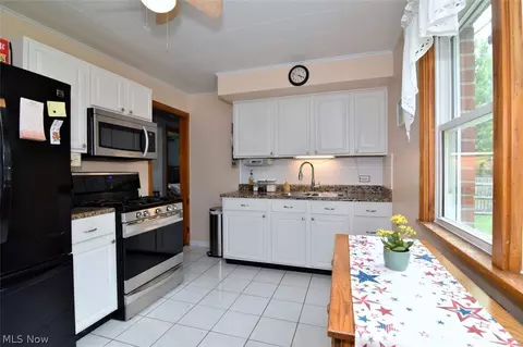 Kitchen - 711 E 256th St, Euclid, OH 44132 photo 4 of 4