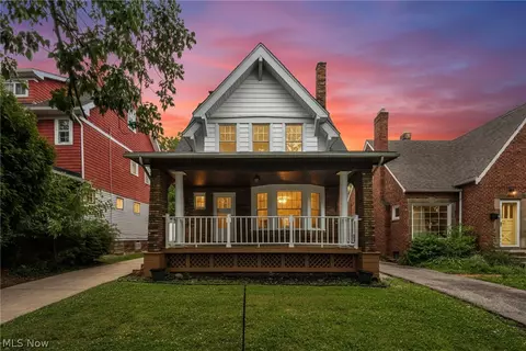 3270 Yorkshire Rd, Cleveland Heights, OH 44118