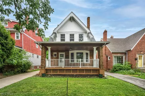 3270 Yorkshire Rd, Cleveland Heights, OH 44118