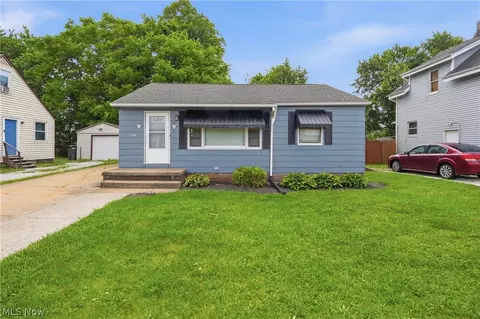 2806 Harmont Ave NE, Canton, OH 44705