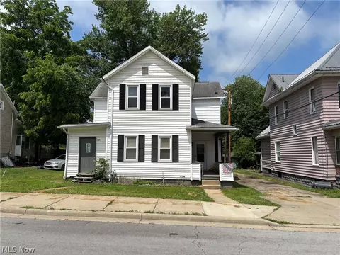 313 N 8th St, Cambridge, OH 43725