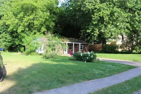 Exterior - 323 Fox Dr, Ashtabula, OH 44004 photo 6 of 8