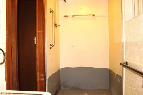 Bath - 323 Fox Dr, Ashtabula, OH 44004 photo 3 of 4