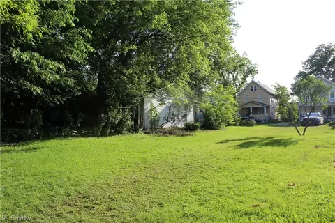 Exterior - 323 Fox Dr, Ashtabula, OH 44004 photo 5 of 8