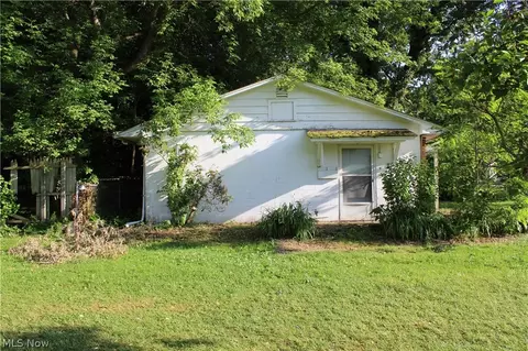 Exterior - 323 Fox Dr, Ashtabula, OH 44004 photo 1 of 8
