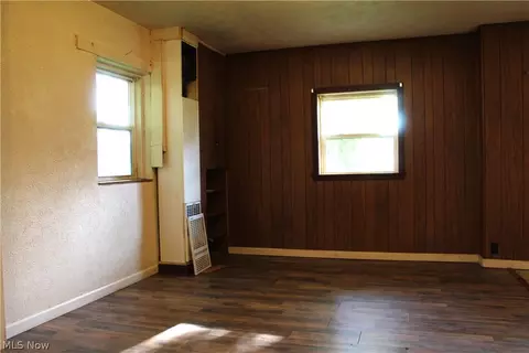 Living - 323 Fox Dr, Ashtabula, OH 44004 photo 5 of 7