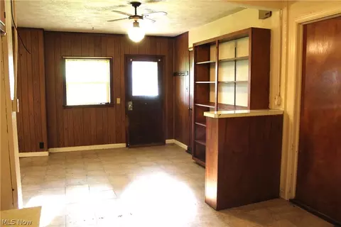 Living - 323 Fox Dr, Ashtabula, OH 44004 photo 1 of 7