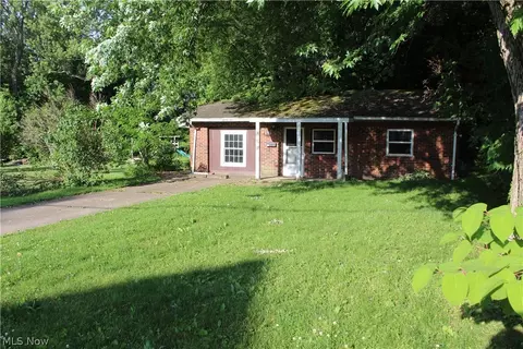 Exterior - 323 Fox Dr, Ashtabula, OH 44004 photo 3 of 8