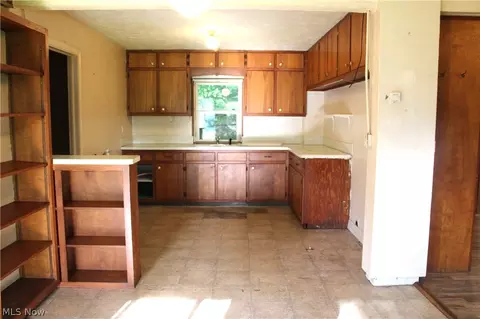 Kitchen - 323 Fox Dr, Ashtabula, OH 44004 photo 1 of 4