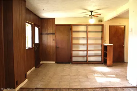 Living - 323 Fox Dr, Ashtabula, OH 44004 photo 2 of 7