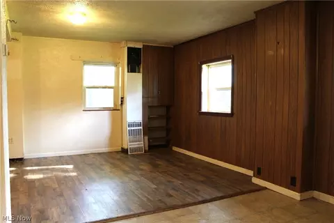 Living - 323 Fox Dr, Ashtabula, OH 44004 photo 6 of 7