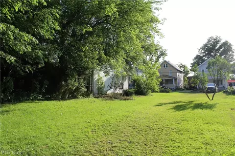 Exterior - 323 Fox Dr, Ashtabula, OH 44004 photo 2 of 8