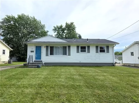 3205 Starlite Dr NW, Warren, OH 44485