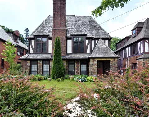 19000 Winslow Rd, Shaker Heights, OH 44122