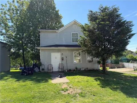 1202 Swann St, Parkersburg, WV 26101