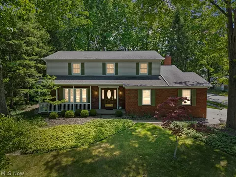 3871 Greentree Rd, Stow, OH 44224