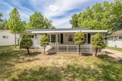 861 Oak St, Elyria, OH 44035