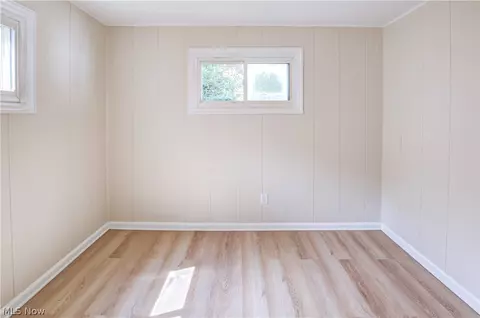 Bedroom - 861 Oak St, Elyria, OH 44035 photo 2 of 8