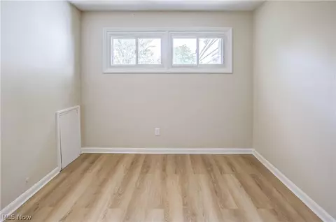 Bedroom - 861 Oak St, Elyria, OH 44035 photo 7 of 8