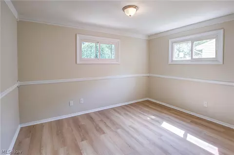 Bedroom - 861 Oak St, Elyria, OH 44035 photo 5 of 8
