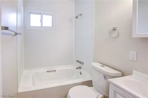Bath - 861 Oak St, Elyria, OH 44035 photo 2 of 2