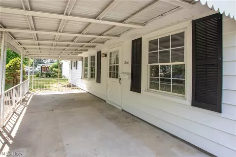 Exterior - 861 Oak St, Elyria, OH 44035 photo 1 of 5