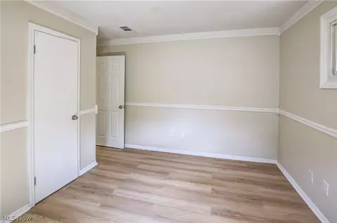 Bedroom - 861 Oak St, Elyria, OH 44035 photo 6 of 8