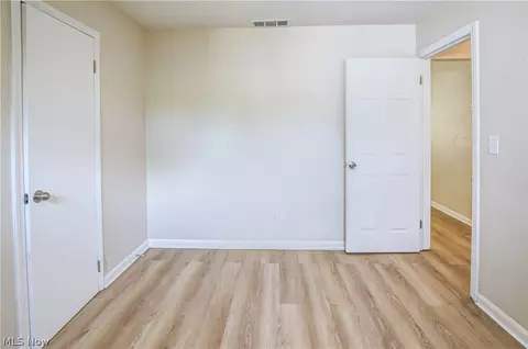 Bedroom - 861 Oak St, Elyria, OH 44035 photo 8 of 8