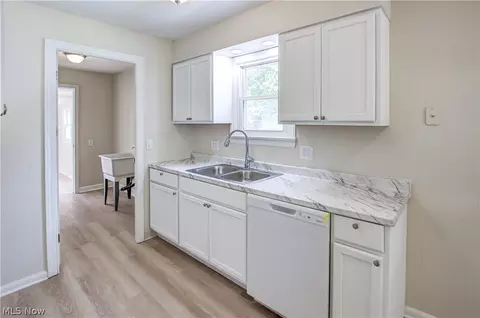 Kitchen - 861 Oak St, Elyria, OH 44035 photo 1 of 2