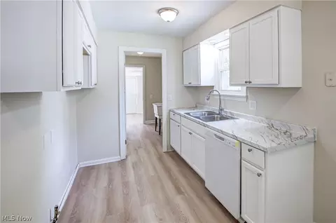 Kitchen - 861 Oak St, Elyria, OH 44035 photo 2 of 2