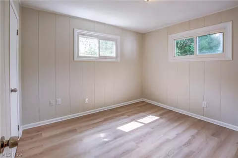Bedroom - 861 Oak St, Elyria, OH 44035 photo 4 of 8