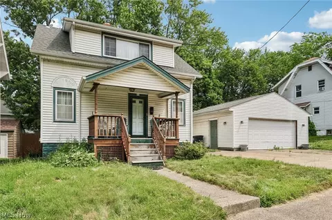861 5th Ave, Akron, OH 44306
