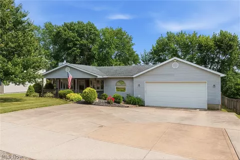 5766 Drenta Cir SW, Navarre, OH 44662