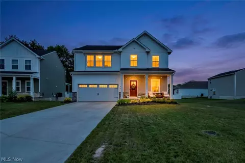 704 Maple Hollow Ct, Elyria, OH 44035