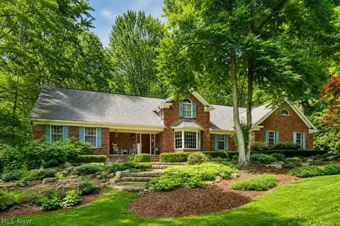 3807 Mapleleaf Hl, Akron, OH 44333
