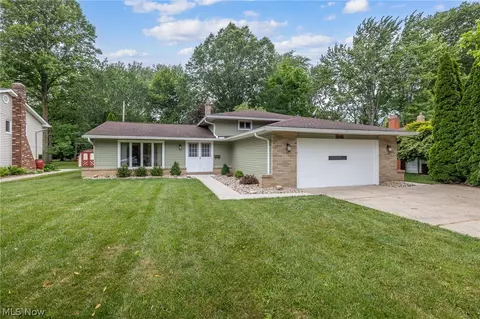 4668 Azalea Ln, North Olmsted, OH 44070