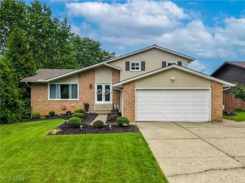 7739 Hoertz Rd, Parma, OH 44134