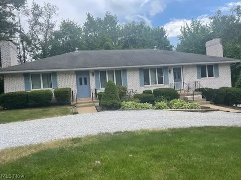 6218 Island Dr, Canton, OH 44718